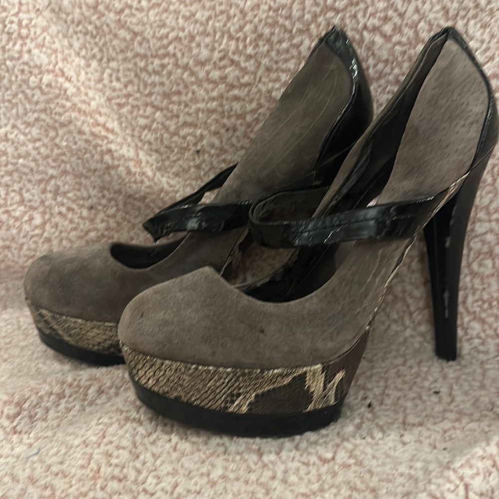 Funky gray heels with snake skin platform, and 6” stiletto heel